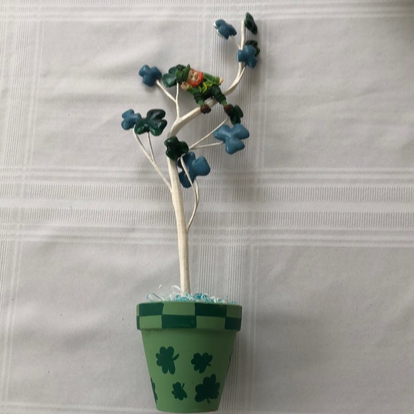 St. Patrick’s Day Decorative Fake Shamrock Plant with Leprechaun - Picture 1 of 5